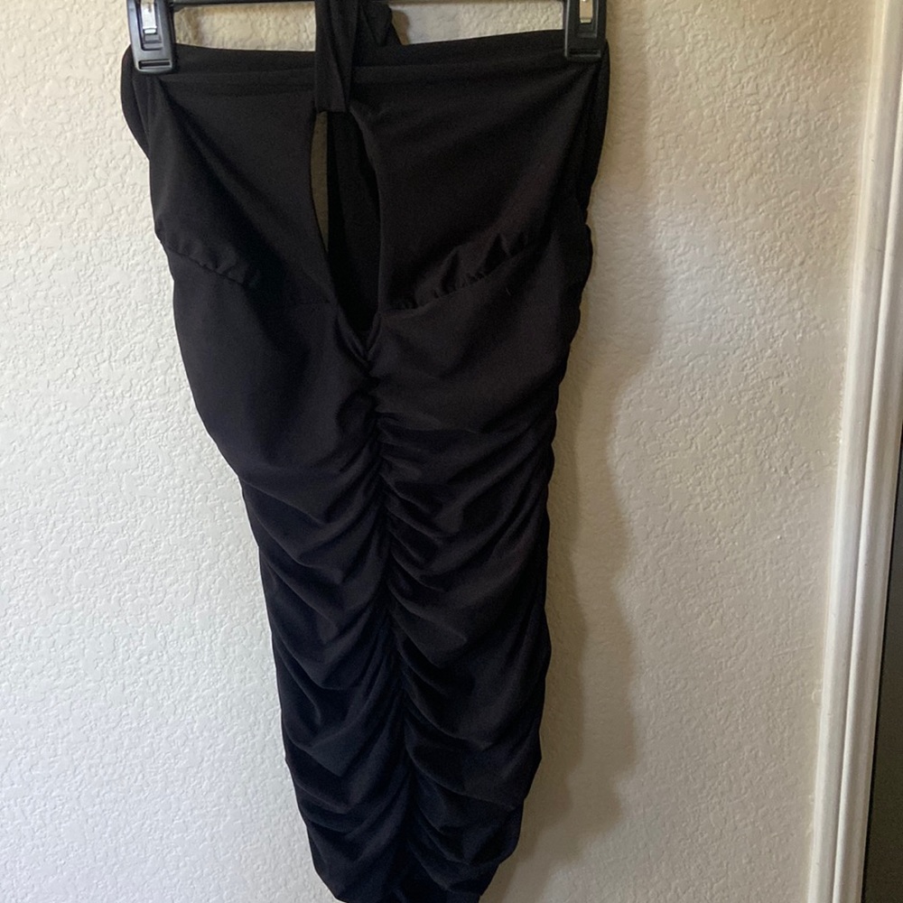 Great material with open back! Adjustable ribbon tied around neck!